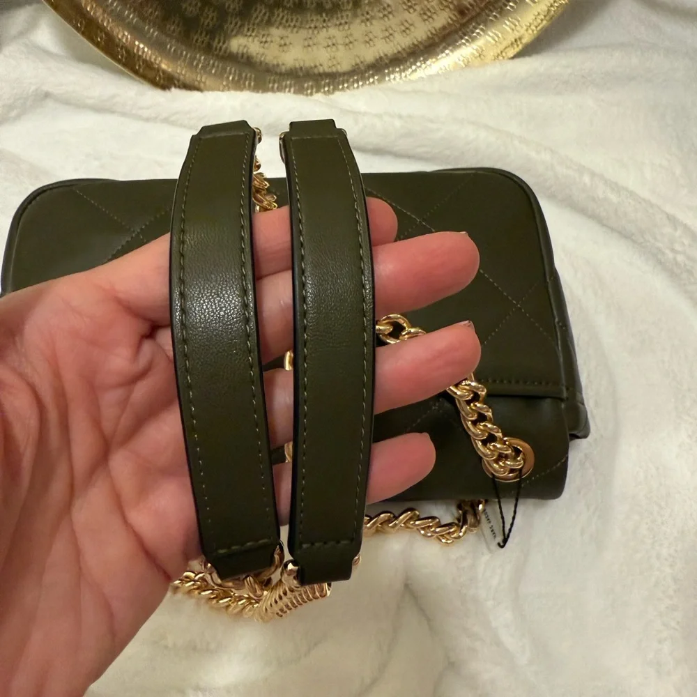 Marc Jacobs Green Quilted Shoulder Bag with Gold Hardware - Picture 3 of 7